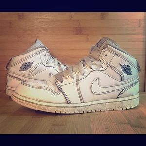 ♻️Nike Air Jordan Athletic High Top Size 2Y
